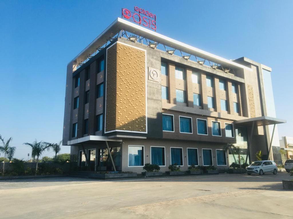 Golden Oasis Hotel Mahesana Extérieur photo